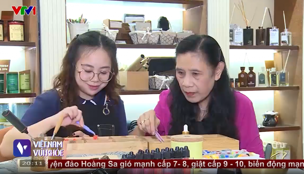 Hẹn hò gia đình thời hiện đại: Nghệ thuật thay lời yêu thương . Video by VTV
